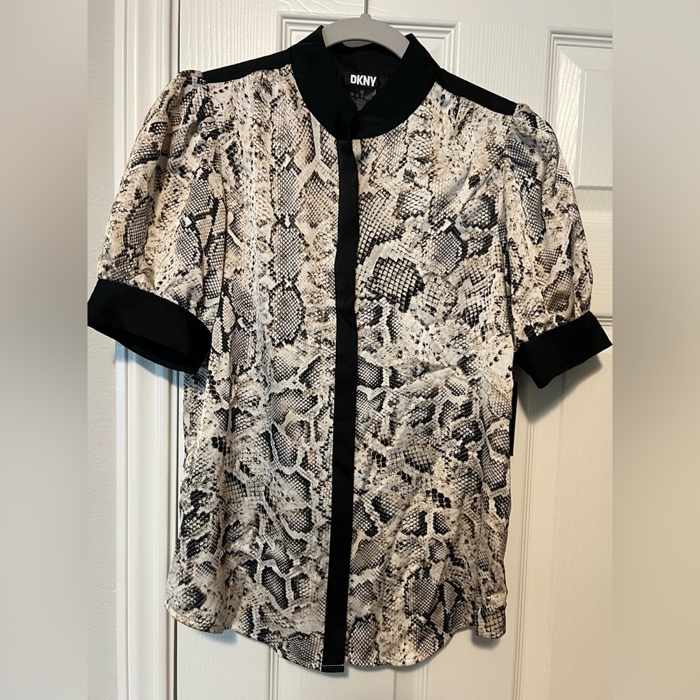 DKNY NWT Black and White Snake Print Top
